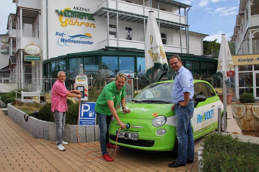 Das AKZENT Waldhotel eröffnet auf Rügen E-Tankstelle