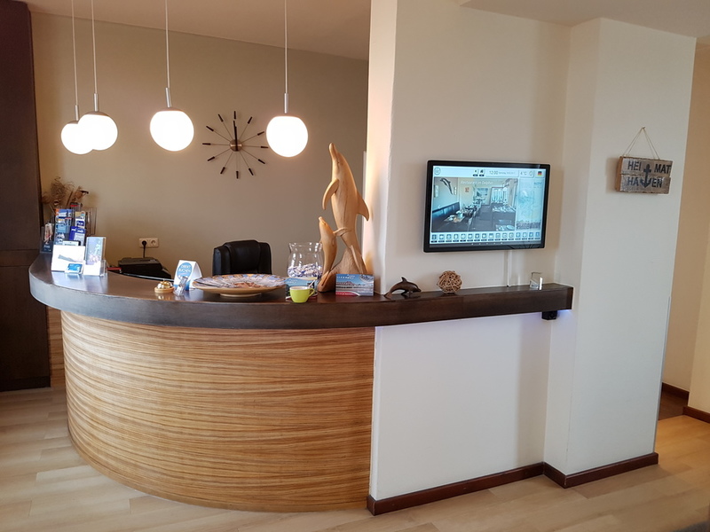 Interaktives Informationsdisplay in den AKZENT Strandhotels Seestern & Delphin, Wilhelmshaven